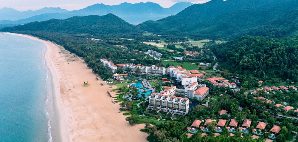 Lăng Cô vẫn giữ được nét hoang sơ với những bờ biển dài